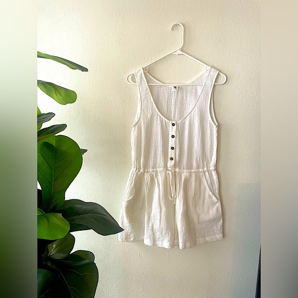 Vici Pants - NWOT VICI Flawless White Romper Women’s Size Small